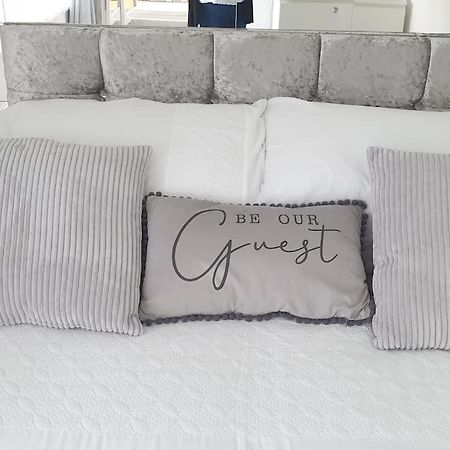 Near Liverpool Double Bedroom Hideaway Wirral Zewnętrze zdjęcie