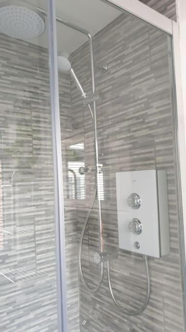 Near Liverpool Double Bedroom Hideaway Wirral Zewnętrze zdjęcie