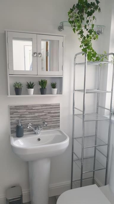 Near Liverpool Double Bedroom Hideaway Wirral Zewnętrze zdjęcie