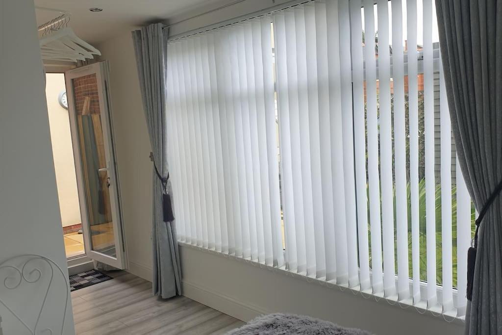 Near Liverpool Double Bedroom Hideaway Wirral Zewnętrze zdjęcie