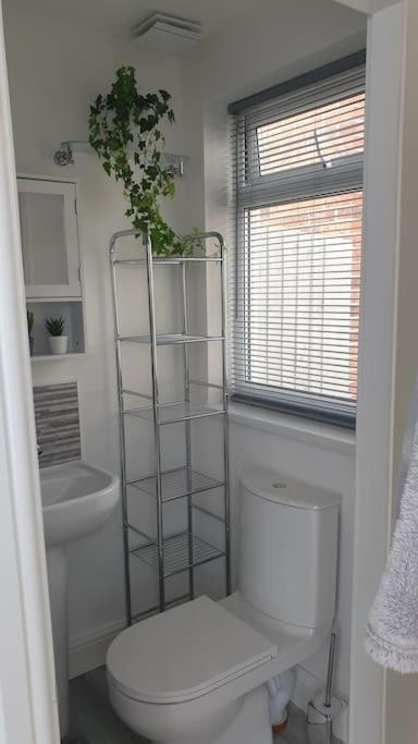 Near Liverpool Double Bedroom Hideaway Wirral Zewnętrze zdjęcie