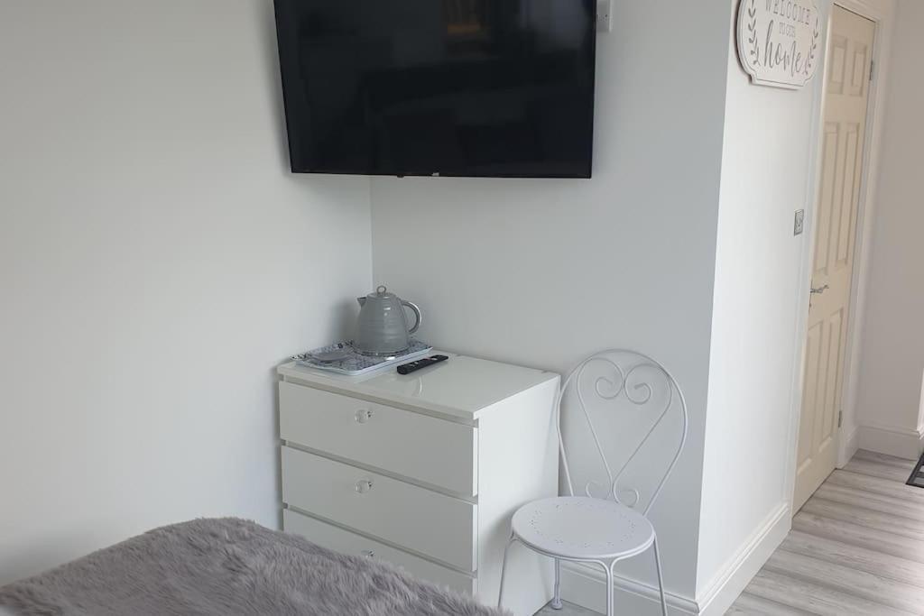 Near Liverpool Double Bedroom Hideaway Wirral Zewnętrze zdjęcie