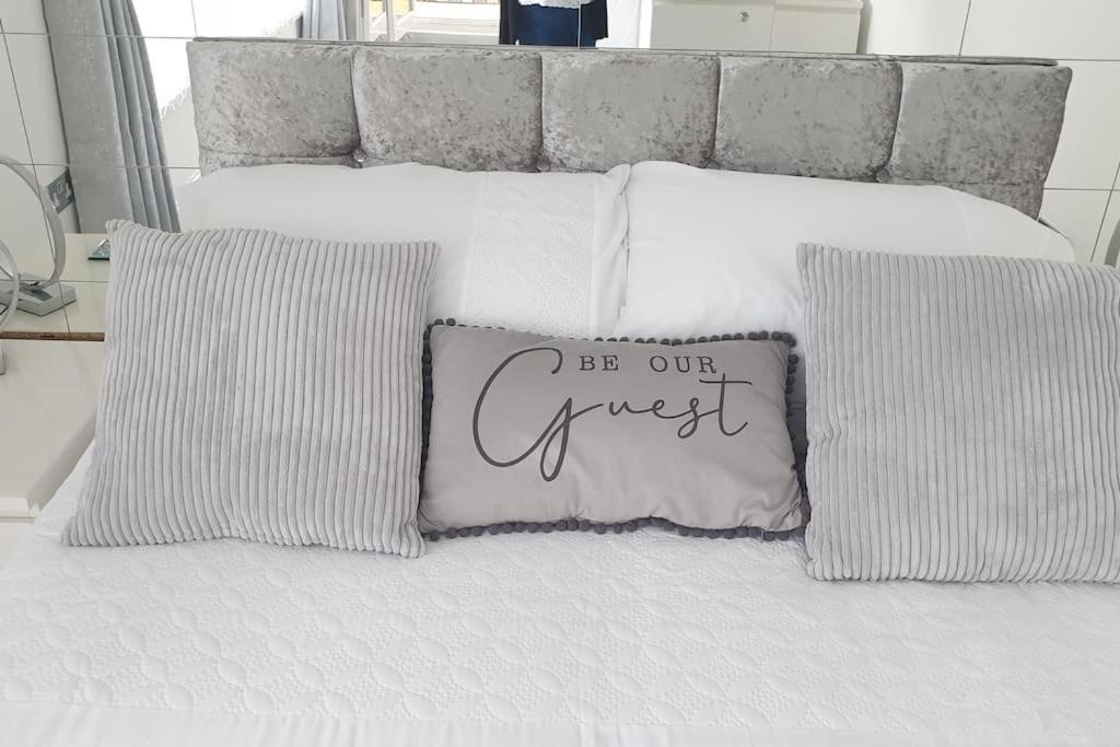 Near Liverpool Double Bedroom Hideaway Wirral Zewnętrze zdjęcie