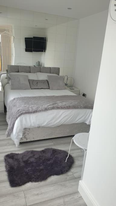 Near Liverpool Double Bedroom Hideaway Wirral Zewnętrze zdjęcie