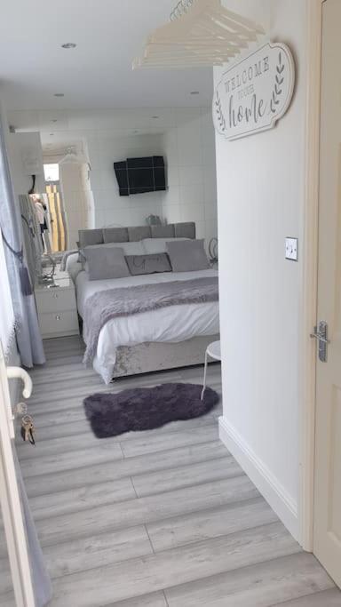 Near Liverpool Double Bedroom Hideaway Wirral Zewnętrze zdjęcie